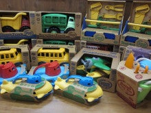 新入荷!!100%リサイクルプレスチック製おもちゃ「グリーントイズ」 | 今日のイチオシ