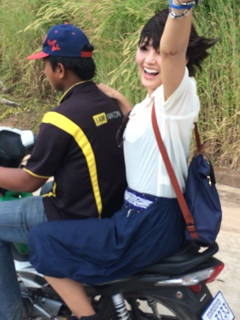 女子大生2人旅 プリアヴィヘア カンボジアのパワースポット断崖絶壁 カンボジアローズの記事より