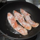 鮭の照り焼きにんにく風味　と　鶏肉とゆずの炊き込みごはんの記事より