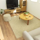 ライトメープル材っぽい床材にナチュラルカントリースタイルで家具をコーディネートしたLD空間を紹介の記事より