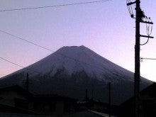 夕闇迫る富士山