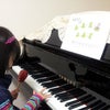 ピアノ弾きながら打楽器演奏！4歳さんレッスンの画像