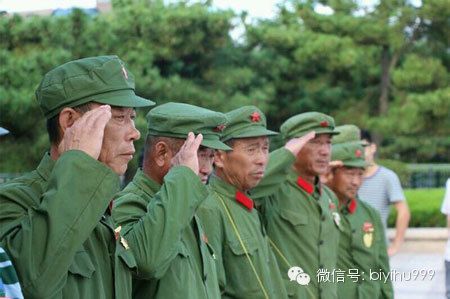 ▼唸声中国写真／中越戦争の英雄たちが物乞いをする