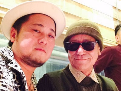 絶妙なデザイン クリームソーダ創立者 山崎さんの宝はいつも足元に