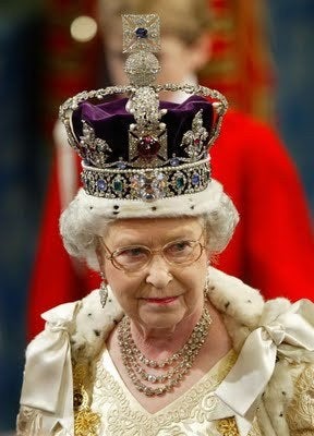 エリザベス女王の王冠 ドキュメンタリー番組『The Coronation』 | Time 