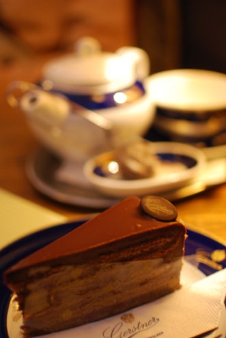 ウィーン ハプスブルク家御用達カフェ Gerstner で絶品ケーキ ヨーロッパからの贈り物 クレイ フラワーコーディネート