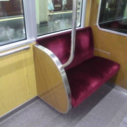 画像 阪急全編成優先座席モケット交換完了 の記事より 1つ目