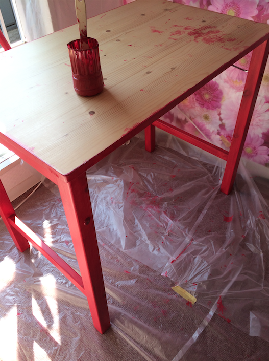 壁紙 ペンキdiy 可愛い家具にリメイクする方法 テーブル編 壁紙革命 賃貸でもおしゃれに のブログ