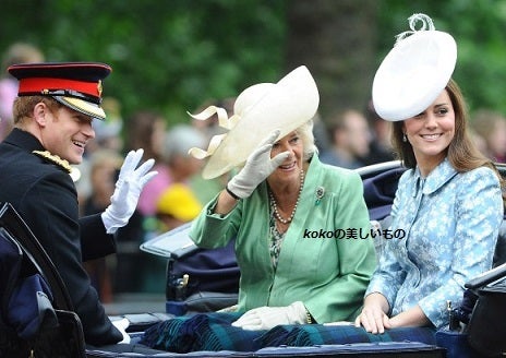 Paris-japon kokoの美しいもので美しくなるブログ＾＾[英国王室キャサリン妃ジョージ王子４世代バルコニー２０１５年エリザベス女王公式誕生日パレード