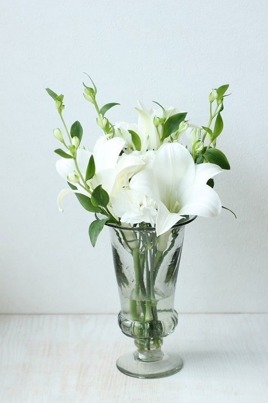 背の高い花瓶のおしゃれなバランス ユリの花束で実験 500円で 花のある暮らし スーパーで買える花をおしゃれに