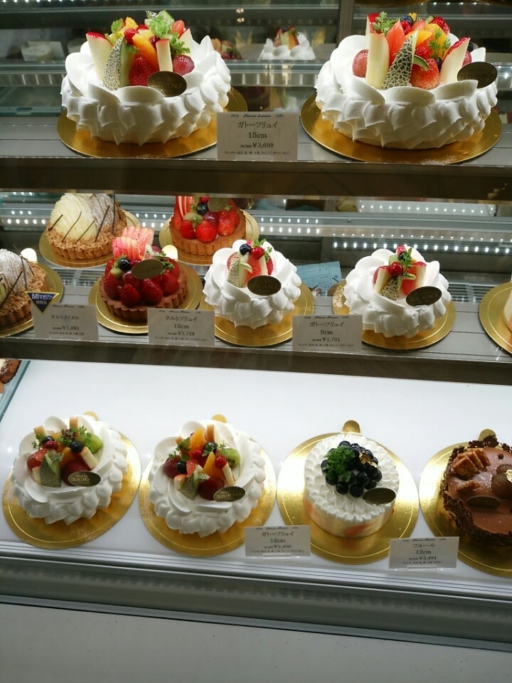 福岡三越のブルーフォンセ Bleufonce で誕生日ケーキ 過食な健康食