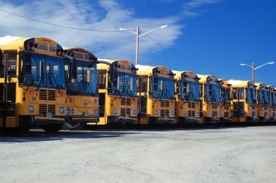 アメリカ　高校　スクールバス