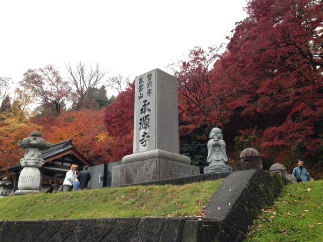 日本の文化、紅葉狩り！お地蔵さんのかわいい、もみじ寺を発見。の記事より