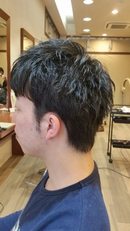 男性髪型 モミアゲがくせ毛のある方必見 モミアゲスッキリ爽やかなくせ毛を活かしたメンズスタイル ジャパン ナチュレのブログ