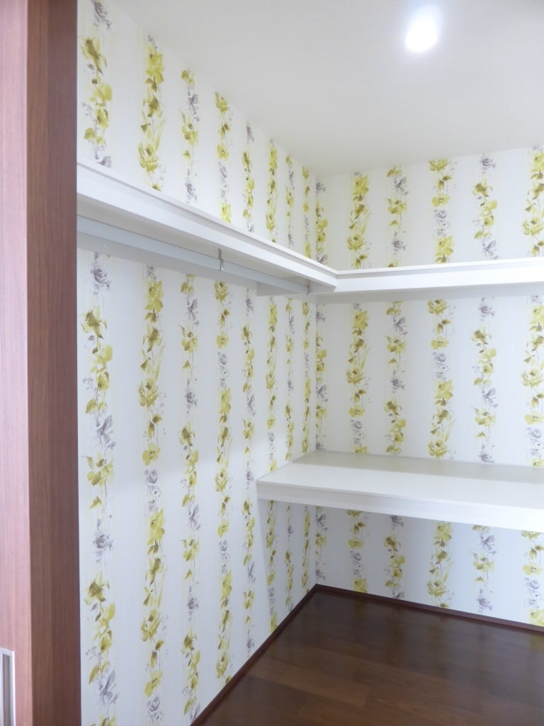 ウォークインクローゼット 収納の壁紙の効果 Interior Design Minanapi Chloe
