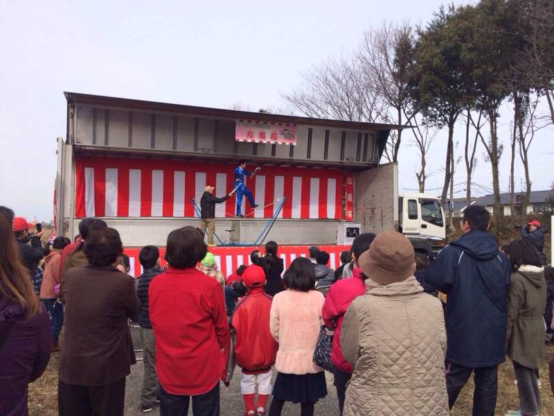 トラックステージで！（大道芸人よしよし）の記事画像