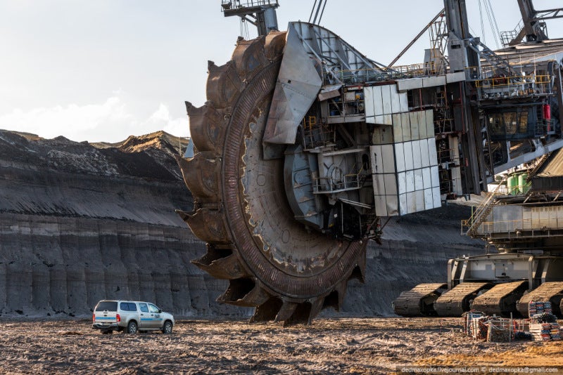 重量14 000トン 世界一大きい車 クルマの事は何でも ユーポス博多のブログ