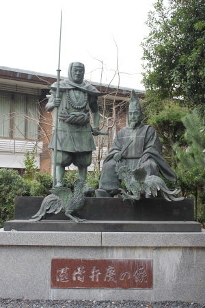 闘鶏神社 湛増弁慶の像
