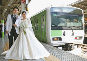 結婚式パーティーの記事画像