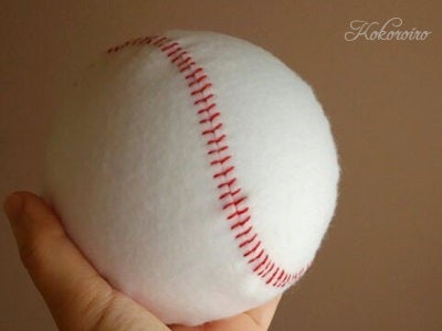 フェルトの大きな野球ボールは ベースボールステッチで縫い合わせています 手芸歴40年の職人が手芸キットを完成品にしてお届けする制作代行 宮城 岩沼