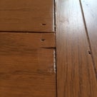 マンション改修の床板隙間を補修の記事より