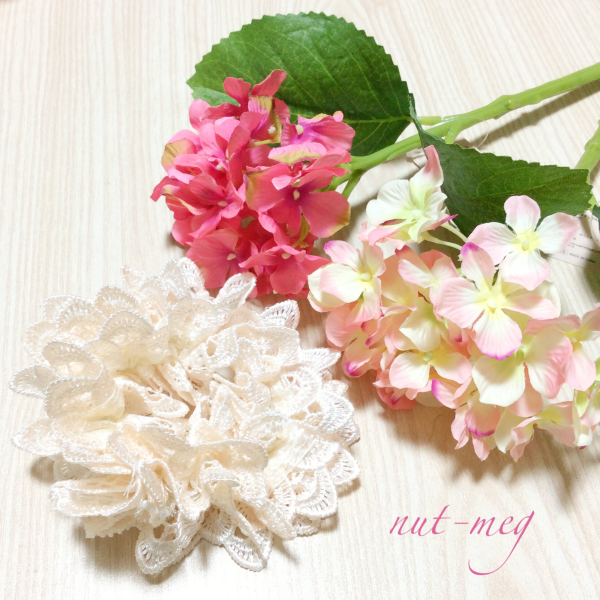 ダイソーのアジサイ造花とシュシュで作る 簡単リストブーケ レジン ビーズのアクセサリー Nut Megのブログ