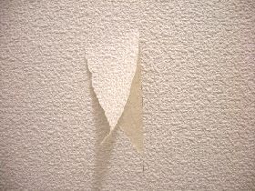 壁紙クロスの破れの補修方法 破れたクロスが残っている場合 壁紙クロス張替え専門店 大阪のクロス屋さんの内装リフォーム