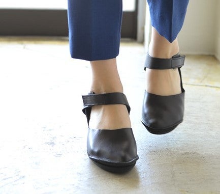新品 定価44280円 トリッペン EDEL WAW クロスヒールレザーパンプス