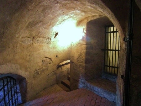 チェコ旅行記 45 : ロケト城 5 北棟（牢獄と拷問部屋）の記事より
