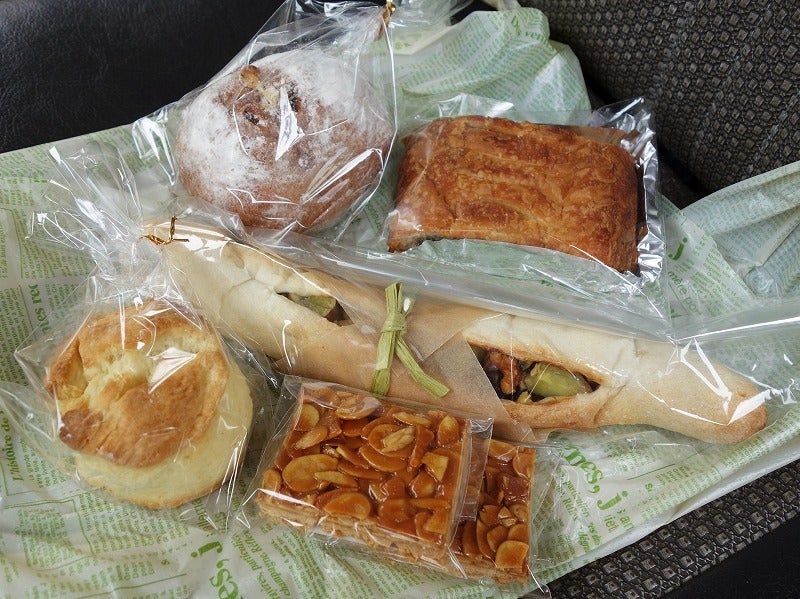 パン工房蔵で購入したパンと焼き菓子（1,280円）