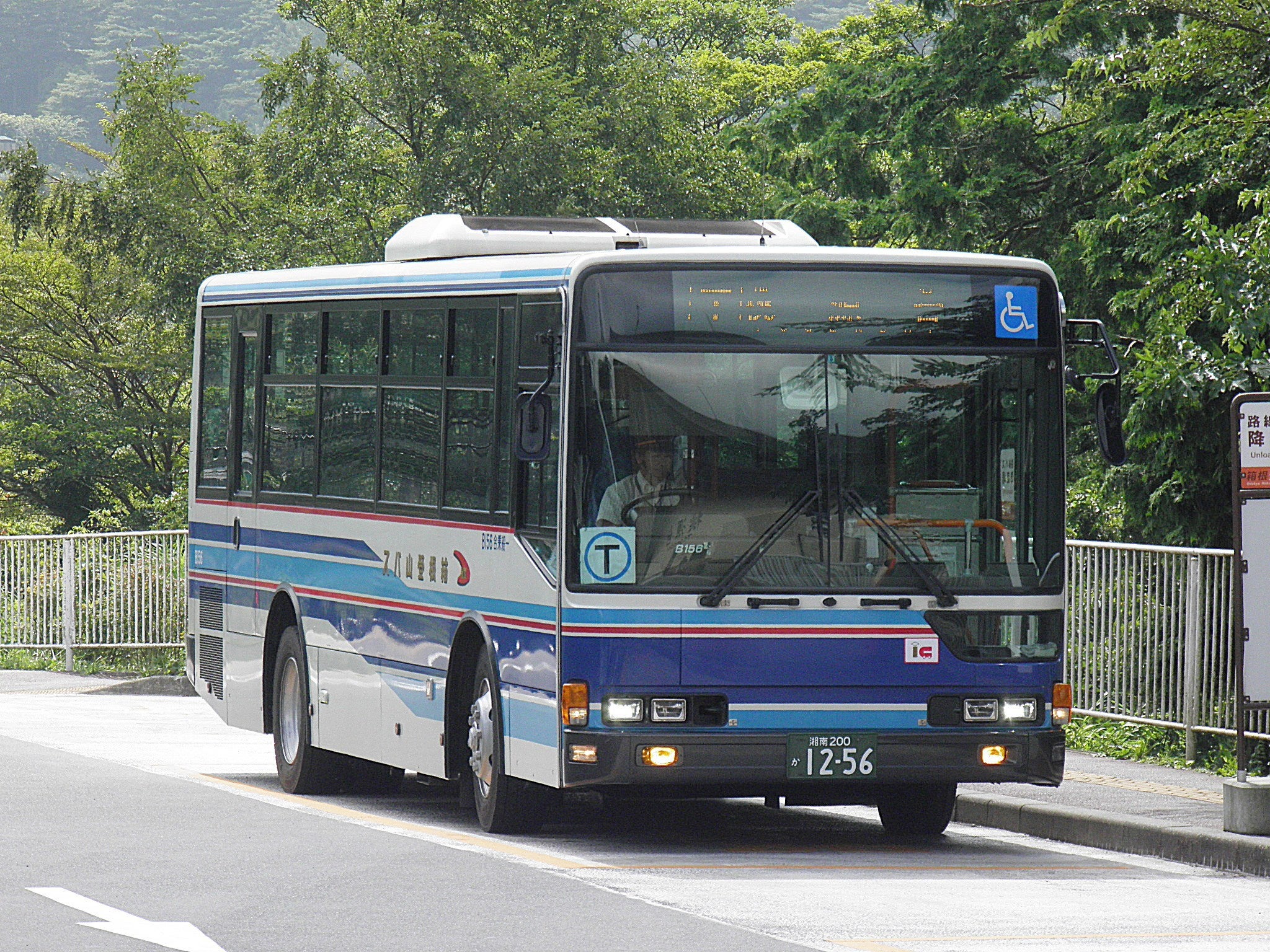 TKKseries8000‐677減ってきていると言われている箱根登山バスの旧塗装