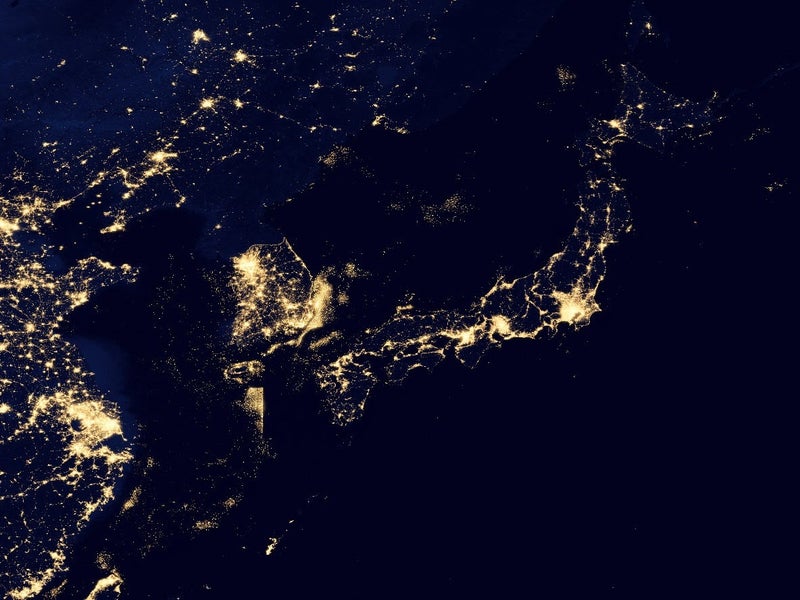 10月21日 あかりの日 4年前に撮影された 宇宙から見た 日本列島周辺の街あかりの写真です さとぱぱdiary 花と緑に囲まれて