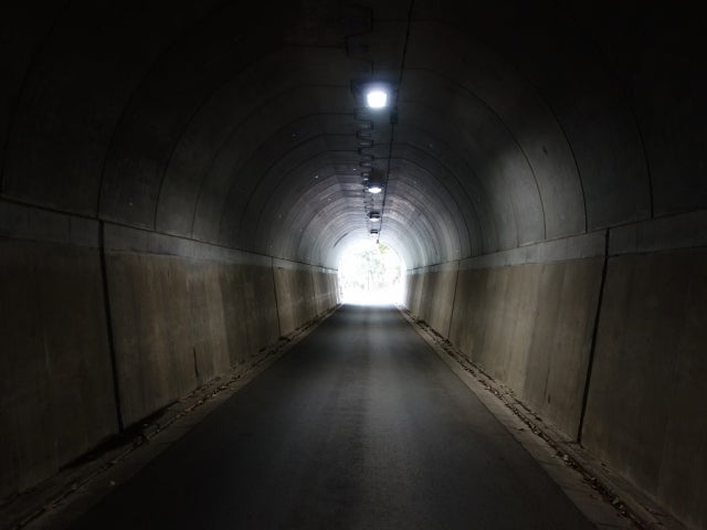 真っ暗なトンネル