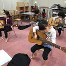 くま・ぺんぎん組（4.5歳）☆ギターレッスンの様子☆の記事より