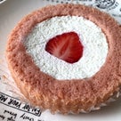 Uchi Cafe' SWEETS プレミアムあまおう苺のロールケーキの記事より
