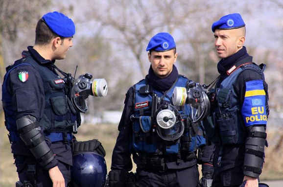 何コレかっこいい 世界の警察官の制服を比較してみた イタリア