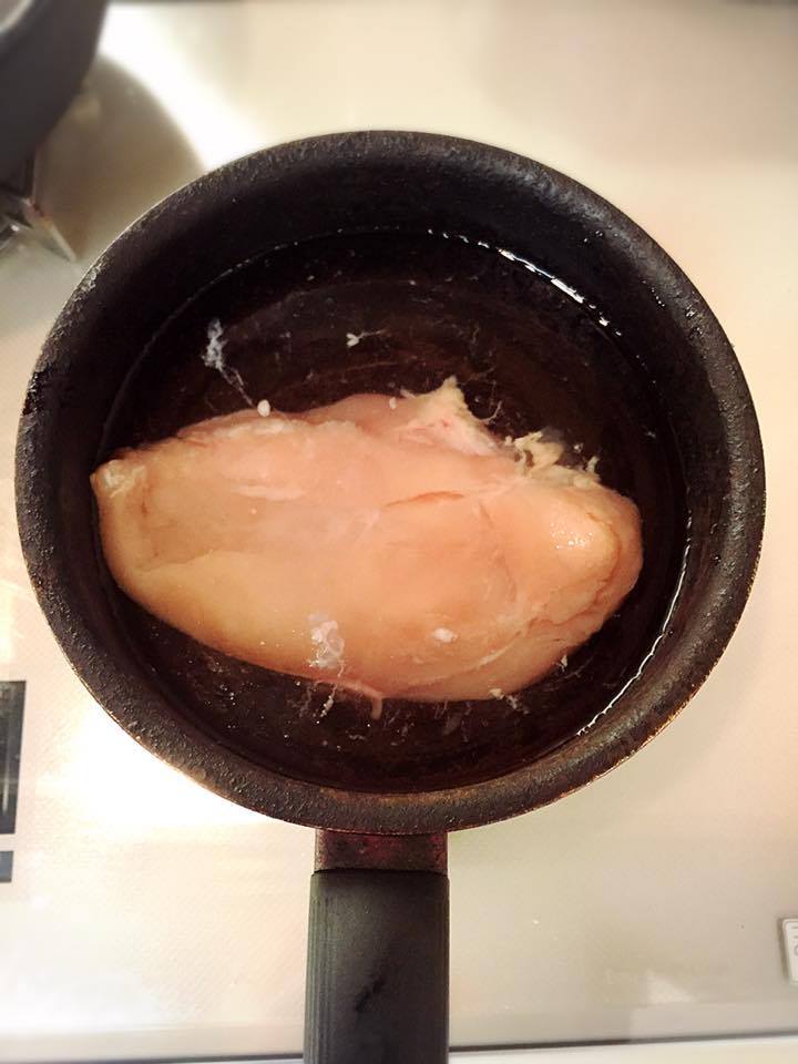 肉 茹でる むね 鶏 あの「サラダチキン」を手作りしたい！ 鶏胸肉をしっとり柔らかく茹でる方法