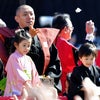 歌舞伎俳優・市川海老蔵（３９）と長女・麗禾ちゃん（５）、長男・勸玄君（３）が３日、千葉県の成田…の画像