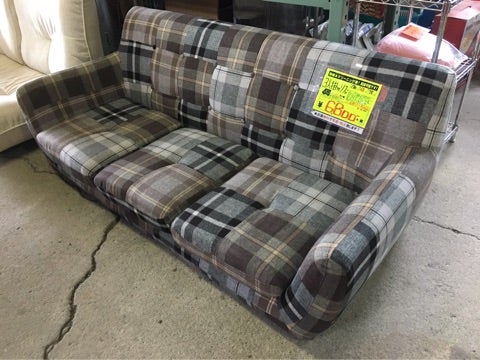 つぎはぎチェック柄ソファー 青森市のリサイクルショップ ボンバー佃店 青森市のリサイクルショップボンバーのブログ