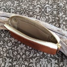 小さめバッグにはやはり折り畳みのお財布が便利。の記事より