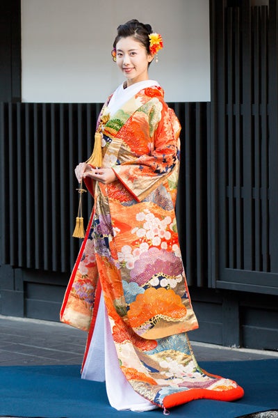 色打掛】温かさを感じる華やかな色打掛 | 京都の神社結婚式＆和装 
