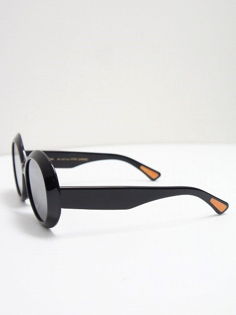 Christian Rothサングラス、早くもブラックの初回入荷分が完売です