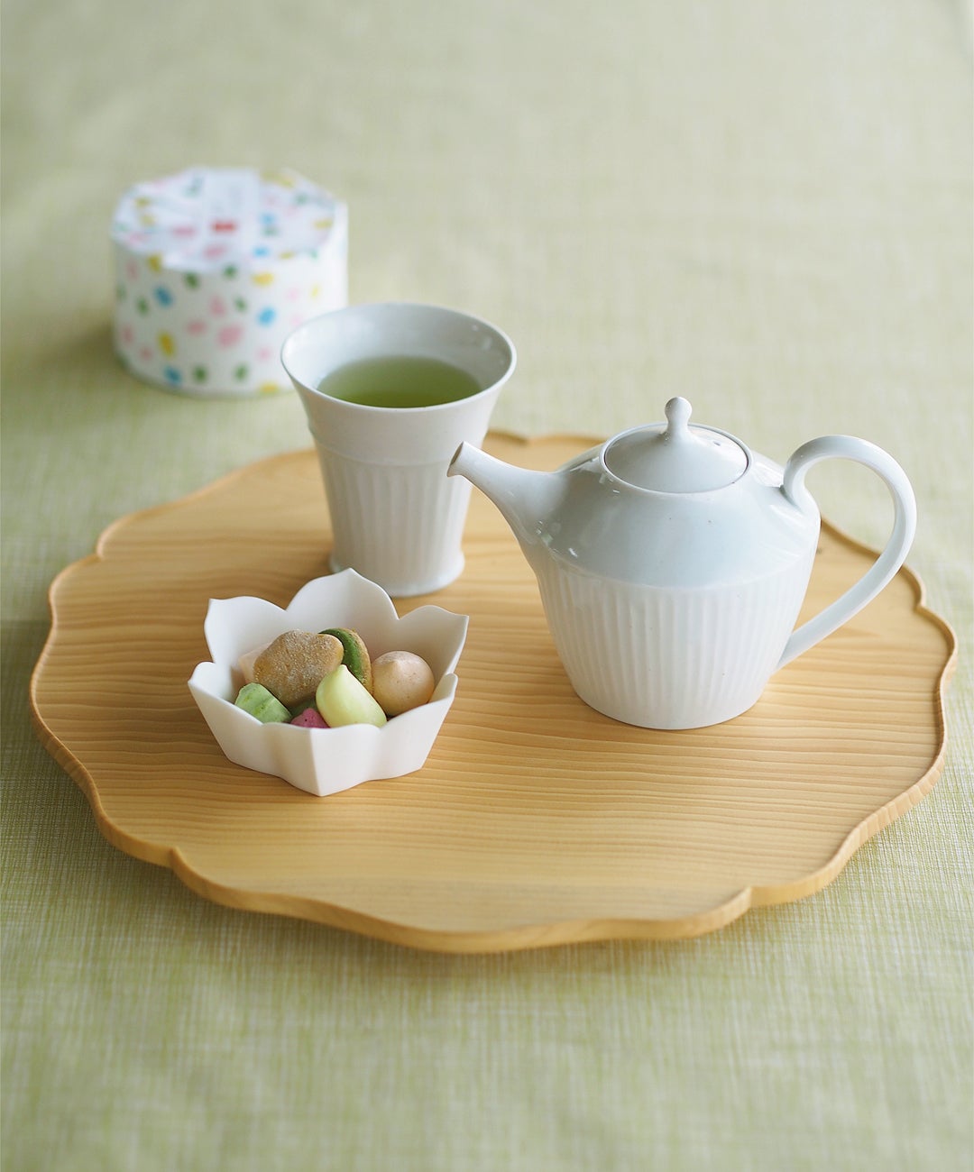 若杉聖子さんの小鉢』と『村上雄一さんのお茶器』で「朝菓子