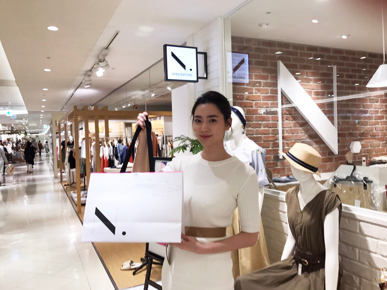 アトレ恵比寿店 モデルの福吉真璃奈さんがご来店されました N エヌ 公式ブログ