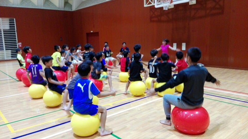 小学生サッカーチーム バランスボールで体幹 有酸素運動 ボランティア バランスボールで体力メンテナンス