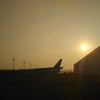 早朝の空港の画像