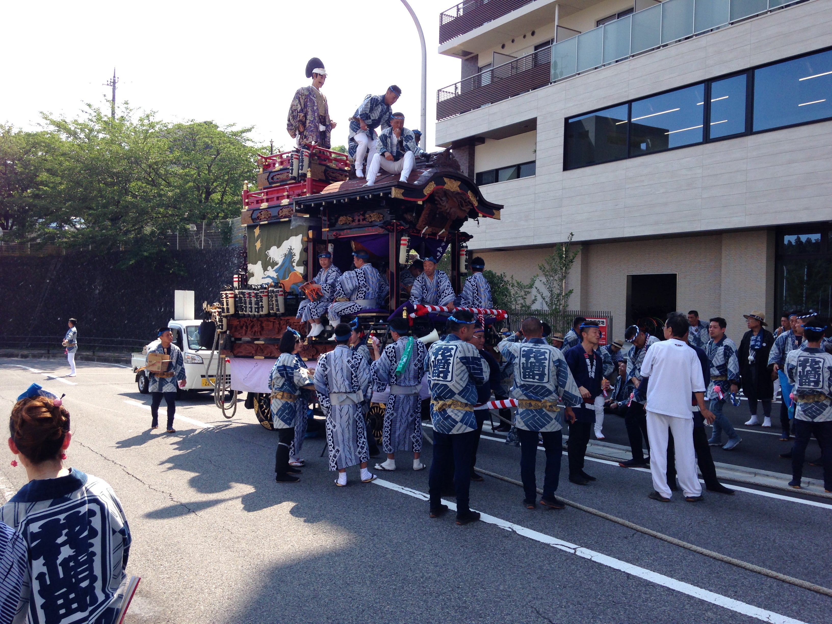 平山建設に花崎町の山車がくる 成田祇園祭 成田でマイホームを建てるなら