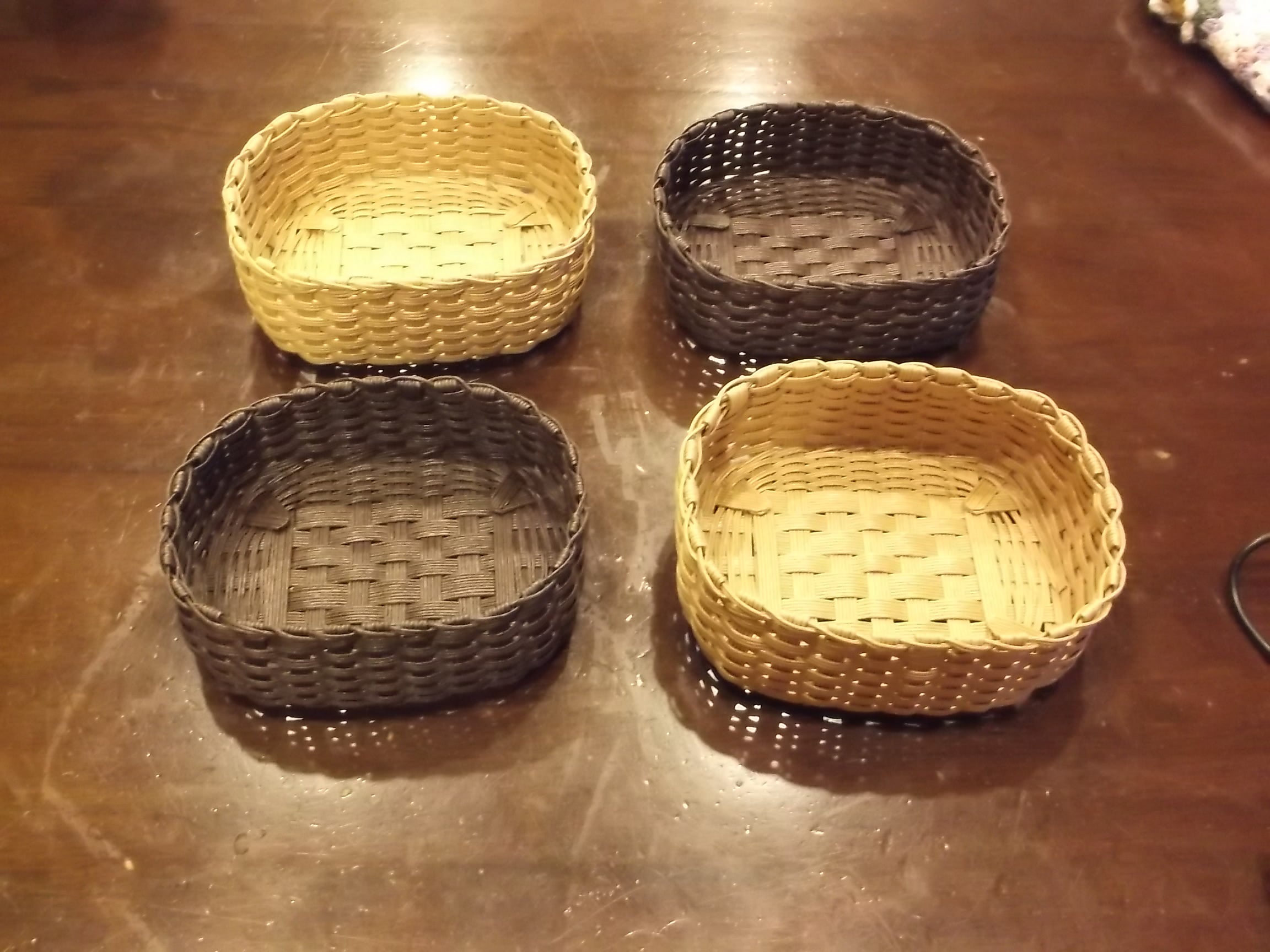 ハンドメイド 楕円のミニバスケット クラフトバンド - 小物入れ ハンドメイド 楕円のミニバスケット クラフトバンド - 小物入れ