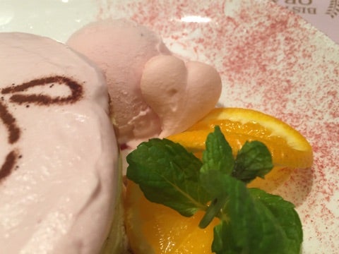 クレヨンしんちゃんシロのパンケーキ natural cream kitchen 表参道 365日カフェの旅 写真がいっぱい 毎日が東京観光