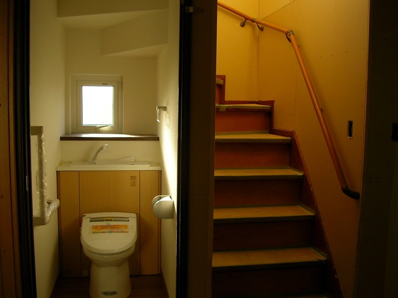 階段下にトイレを作る 31年の家作りで分かった 子育世代が失敗しない家作りで有名 な八戸でお洒落で温かい木の家を